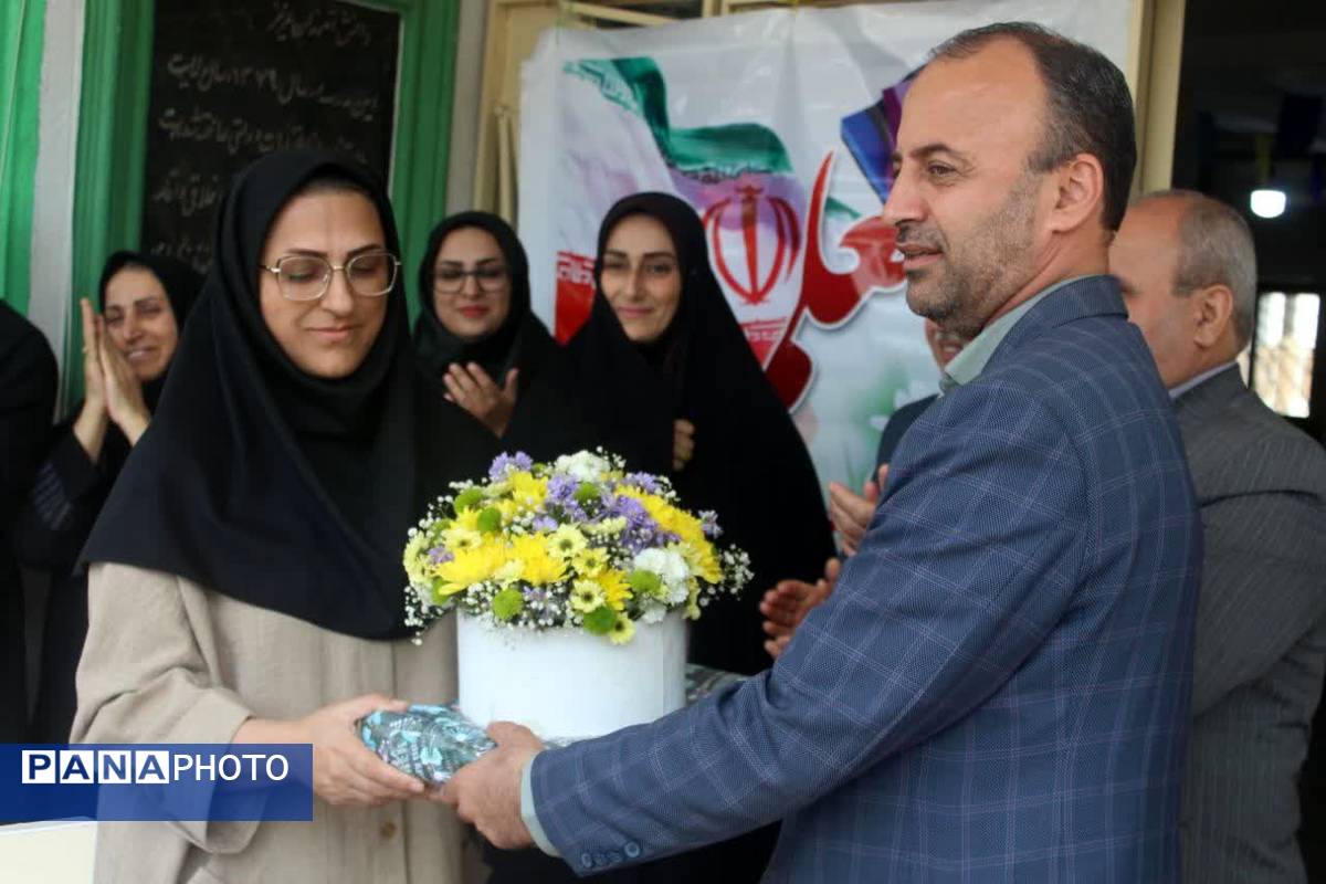 بانگ سپاس معلم در مدارس گلوگاه