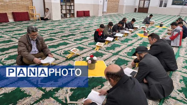 جز خوانی قرآن کریم در ماه مبارک رمضان در مسجد خاتم النبیین