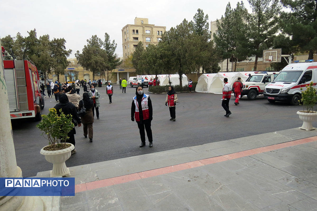برگزاری مانور زلزله در هنرستان محمودیه شهرستان بجنورد 