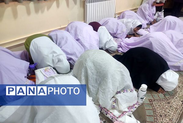 نماز جماعت ظهر و عصر به امامت امام جمعه حاجی‌‌آباد