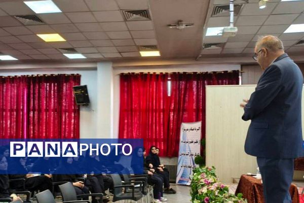 برگزاری کارگاه مشاوره به‌مناسبت هفته سلامت روان در ناحیه 2 شهرری 