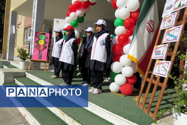 برنامه زنگ ایمنی و ترافیک در مدرسه شهدا فرهنگی دخترانه 