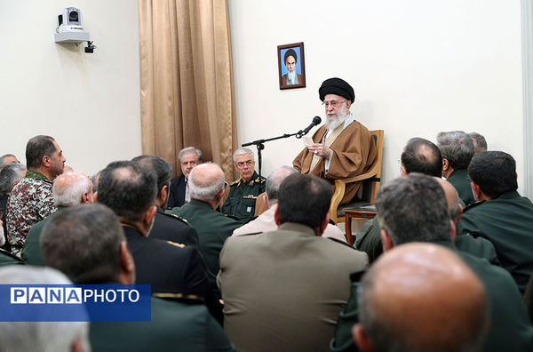 دیدار جمعی از فرماندهان نیروهای مسلح با رهبر انقلاب
