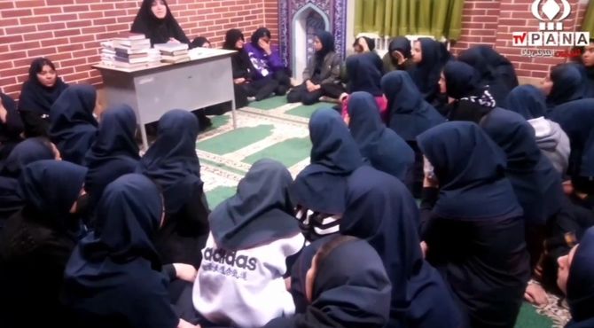 مراسم ایام فاطمیه در دبیرستان دخترانه نیک نژاد برگزار شد