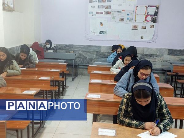 امتحانات ترم اول در دبیرستان دخترانه انیس خوش قدم 