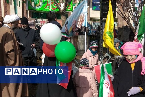 راهپیمایی عظیم  مردم مشهد در روز 22 بهمن