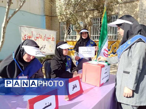 طلیعه‌‌ای از مدیریت آینده؛ انتخابات شورای دانش‌آموزی در دبیرستان رضوان