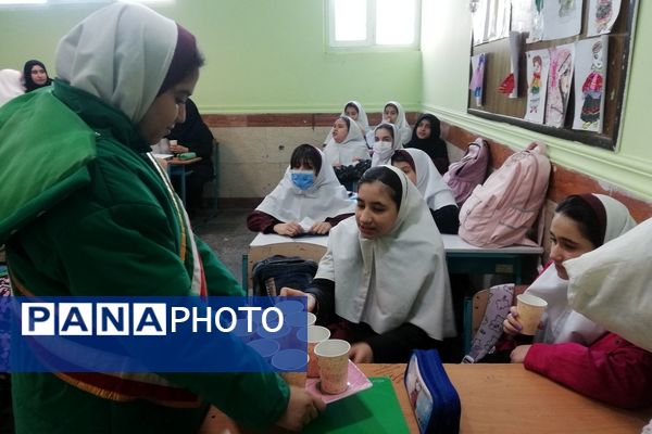 دانش‌آموزان مدرسه ۲۲ بهمن به مناسبت ولادت حضرت مهدی (عج)، موکبی را برپا کردند