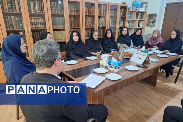 اولین جلسه هیات امنا و انجمن اولیا و مربیان دبیرستان پویش