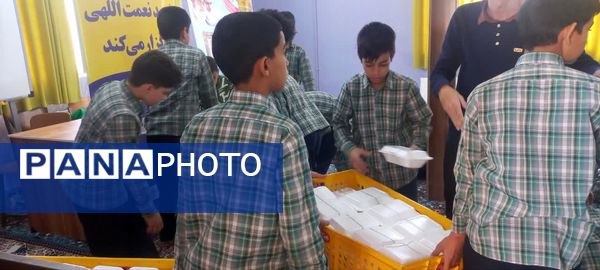 دانش‌آموزان دبستان شهید نعمت‌اللهی مهمان سفره رضوی شدند