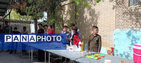 برپایی بازارچه کار و فناوری در دبیرستان شهید بهشتی آشخانه
