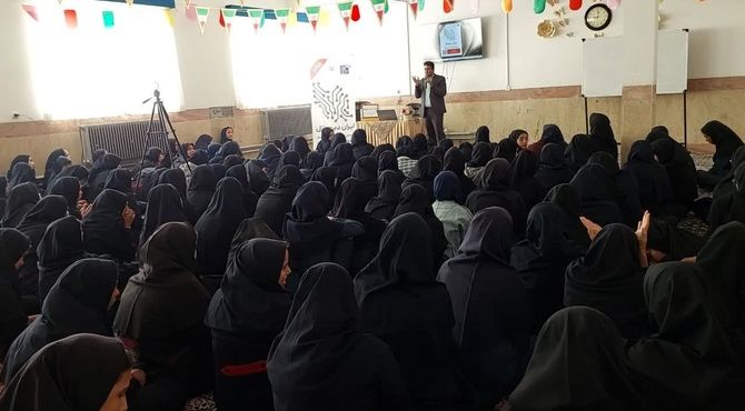 کارگاه آموزشی طرح «ایران دیجیتال» با محوریت پایتون و هوش مصنوعی در دبیرستان شهید خسروی زارچ