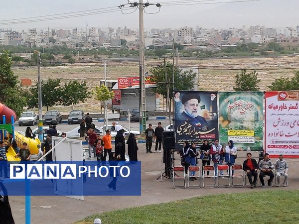 پیاده‌روی خانوادگی به مناسبت دهه امامت و ولایت در شهرستان شیروان 