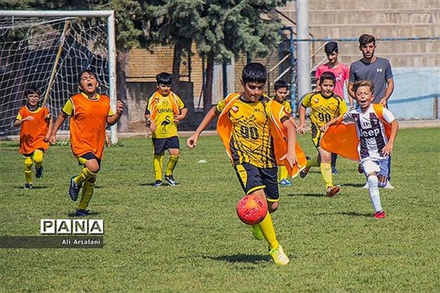 آموزش و پرورش نقش زننده گل طلایی را در توسعه فوتبال کشور دارد