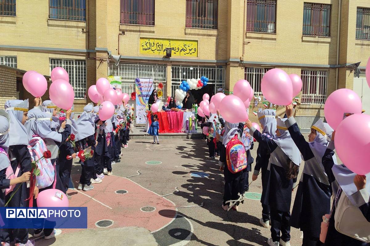 مراسم جشن شکوفه‌‎ها در دبستان شاهد حاج تقی آقا بزرگ مشهد 