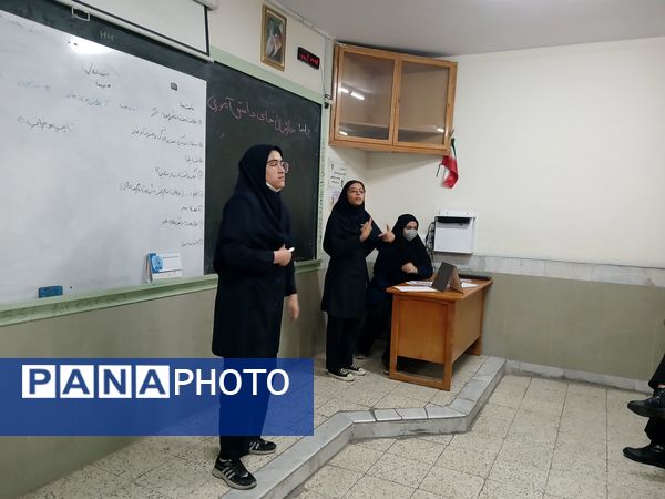  جلسه شورا  و بسیج دانش آموزی در دبیرستان نمونه دولتی مهشید مصلی نژاد