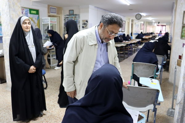 بازدید مدیر آموزش و پرورش منطقه ۱۴ از حوزه امتحانات نهایی خردادماه ۱۴۰۴