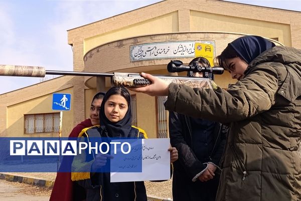 اردوی دانش‌آموزی تمشک مدارس دخترانه انصار و بعثت در زنجان