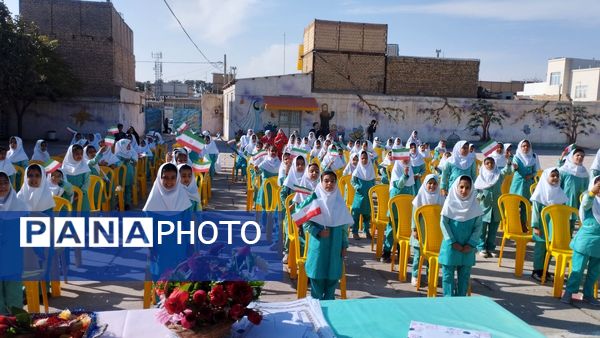 نواختن زنگ هفته کتاب و کتابخوانی در مدرسه شهید نجفیان