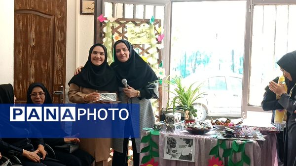 گرامیداشت روز معلم و روز دختر در مدرسه‌ عطیه۲