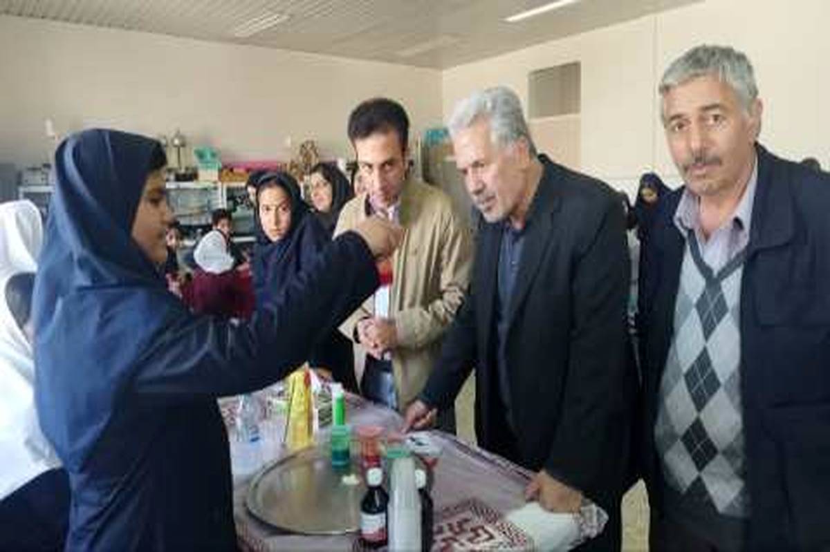 نمایشگاه علمی و آزمایشگاهی اسکو جلوه‌ای از خلاقیت و پژوهش دانش‌آموزی