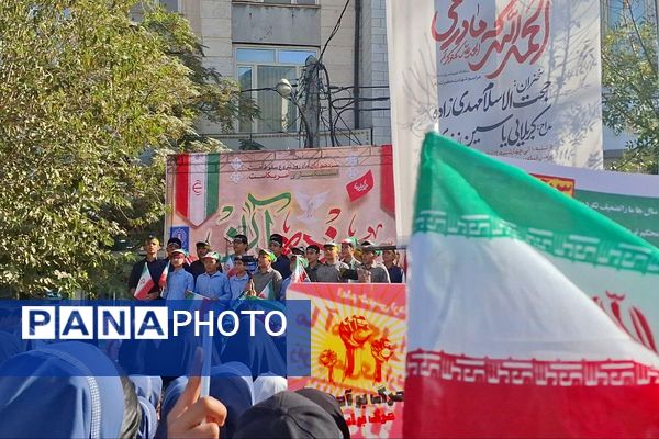 خروش هزاران دانش آموز ورامینی در ۱۳ آبان