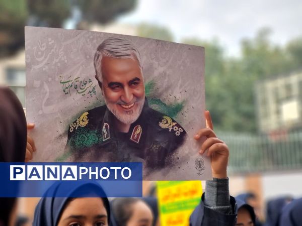 صبحگاه مقاومت در دبیرستان خدیجه کبری (س) ناحیه ۴ اصفهان
