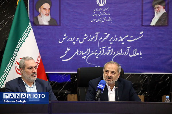 نشست صمیمی وزیر آموزش و پرورش با مدال آوران المپیادهای علمی