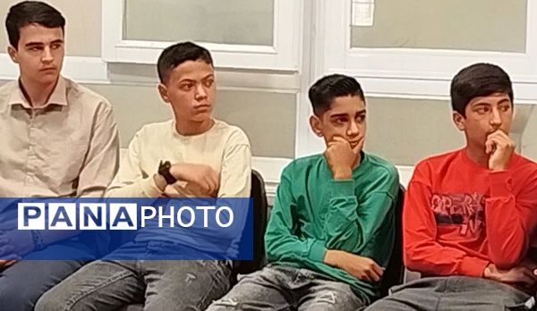 دیدار فرماندهان بسیج دانش آموزی مدارس کاشمر با امام‌ جمعه شهرستان