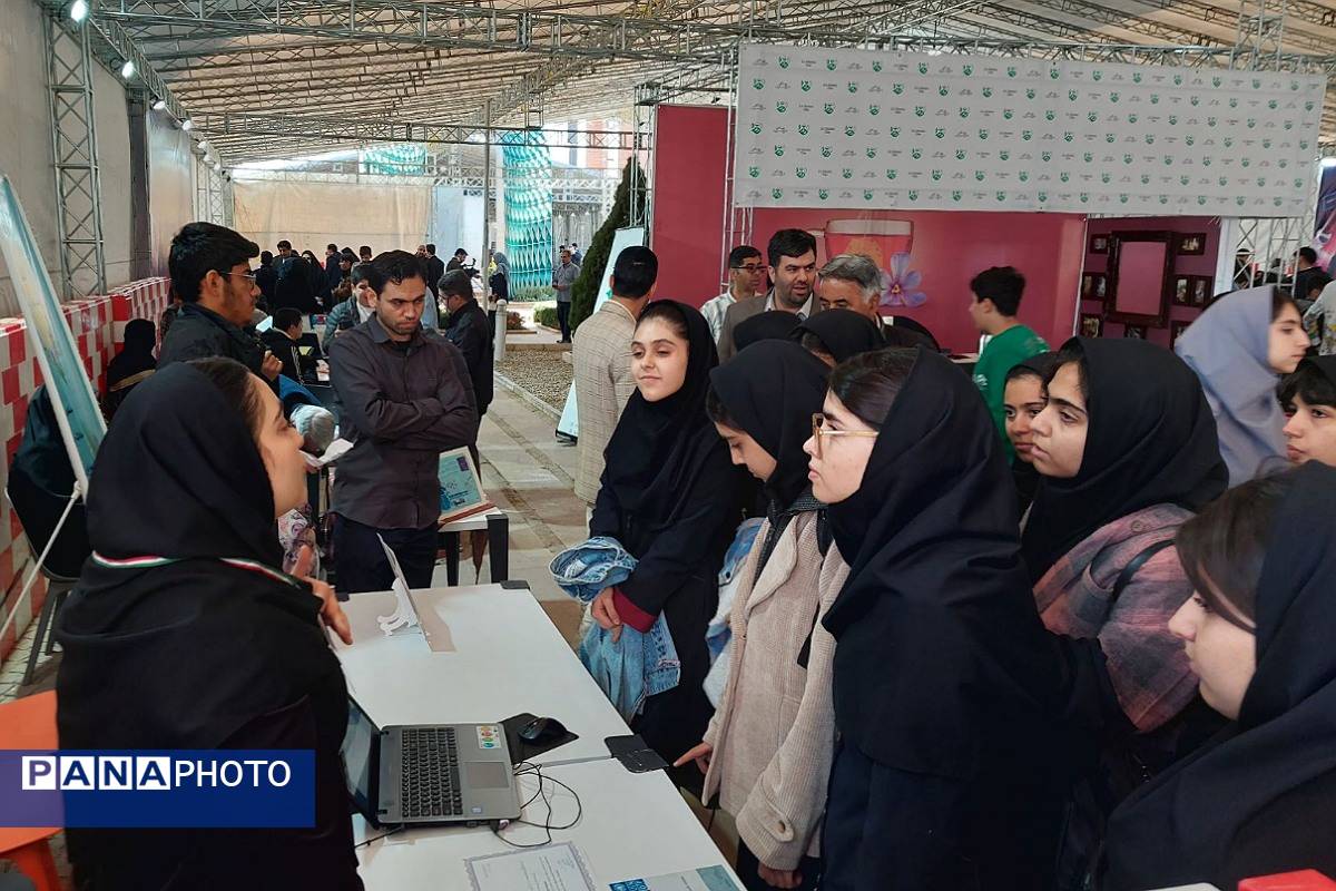 بازدید علمی دانش‌آموزان کهریزک از پارک علم و فناوری پردیس