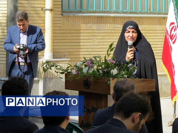 تقدیر از کارکنان‌ اداره‌کل آموزش و پرورش خراسان شمالی 