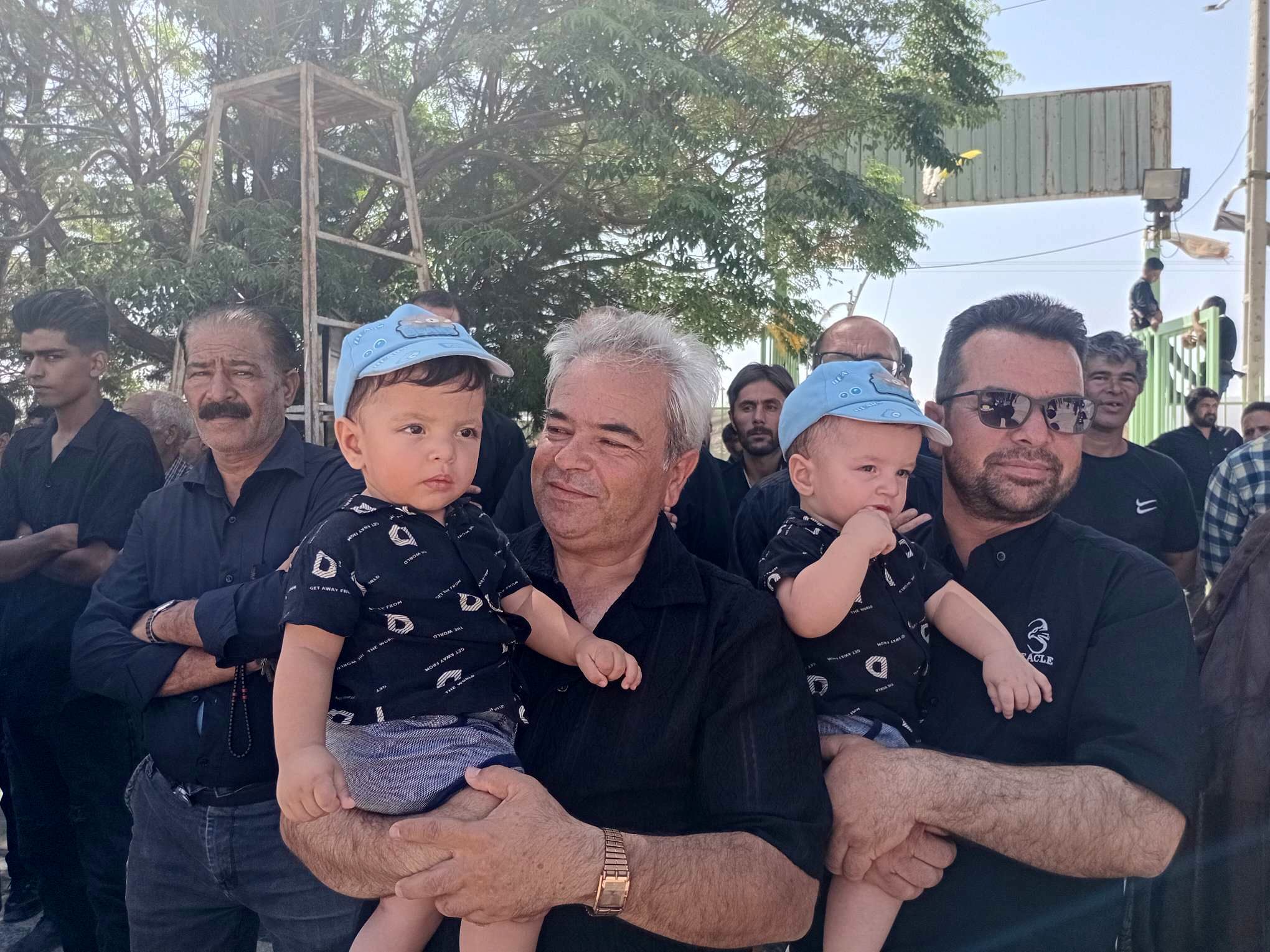 حضور پر رنگ کودکان روستای نقاب در پیاده روی جاماندگان اربعین