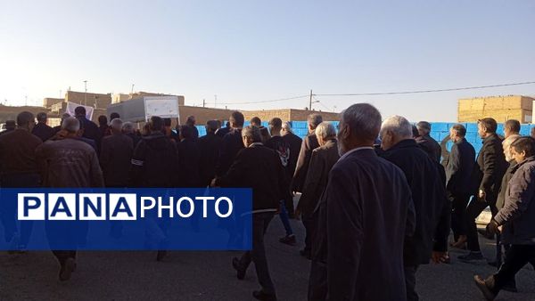 تشییع پیکر و خاکسپاری پدر شهید عجمی فدافن در گلزار شهدای روستای فدافن