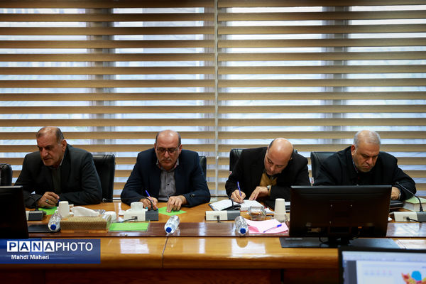 جلسه ستاد راهبری نظام مراقبت اجتماعی دانش‌آموزان (نماد)