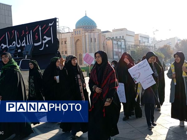 حضور پر شور دانش آموزان  در راهپیمایی ۱۳ آبان 