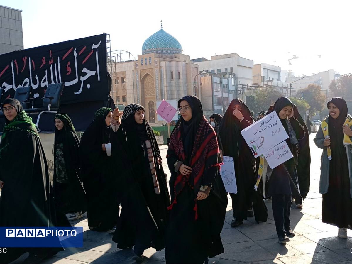 حضور پر شور دانش آموزان  در راهپیمایی ۱۳ آبان 