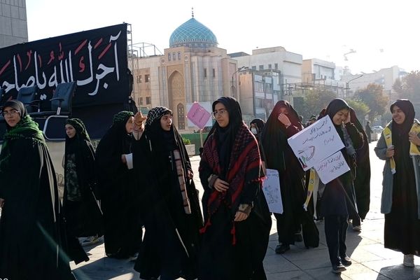 حضور پر شور دانش آموزان  در راهپیمایی ۱۳ آبان 