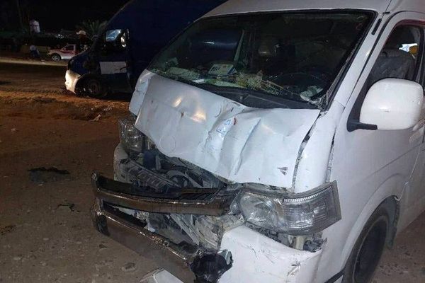 واژگونی خودرو ون۱۲ زائر مصدوم شدند