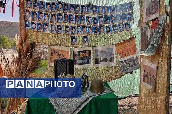 نمایشگاه شهدایی وروایتگری راوی دفاع مقدس در گلزار شهدای شهر بار نیشابور 