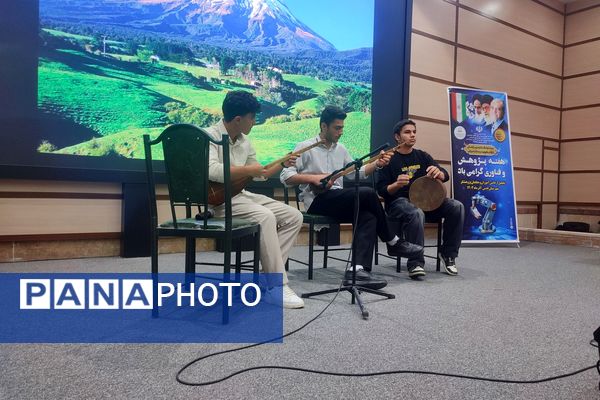 درخشش خلاقیت دانش آموزان قدسی در نمایشگاه دستاوردهای فناورانه و پژوهشی