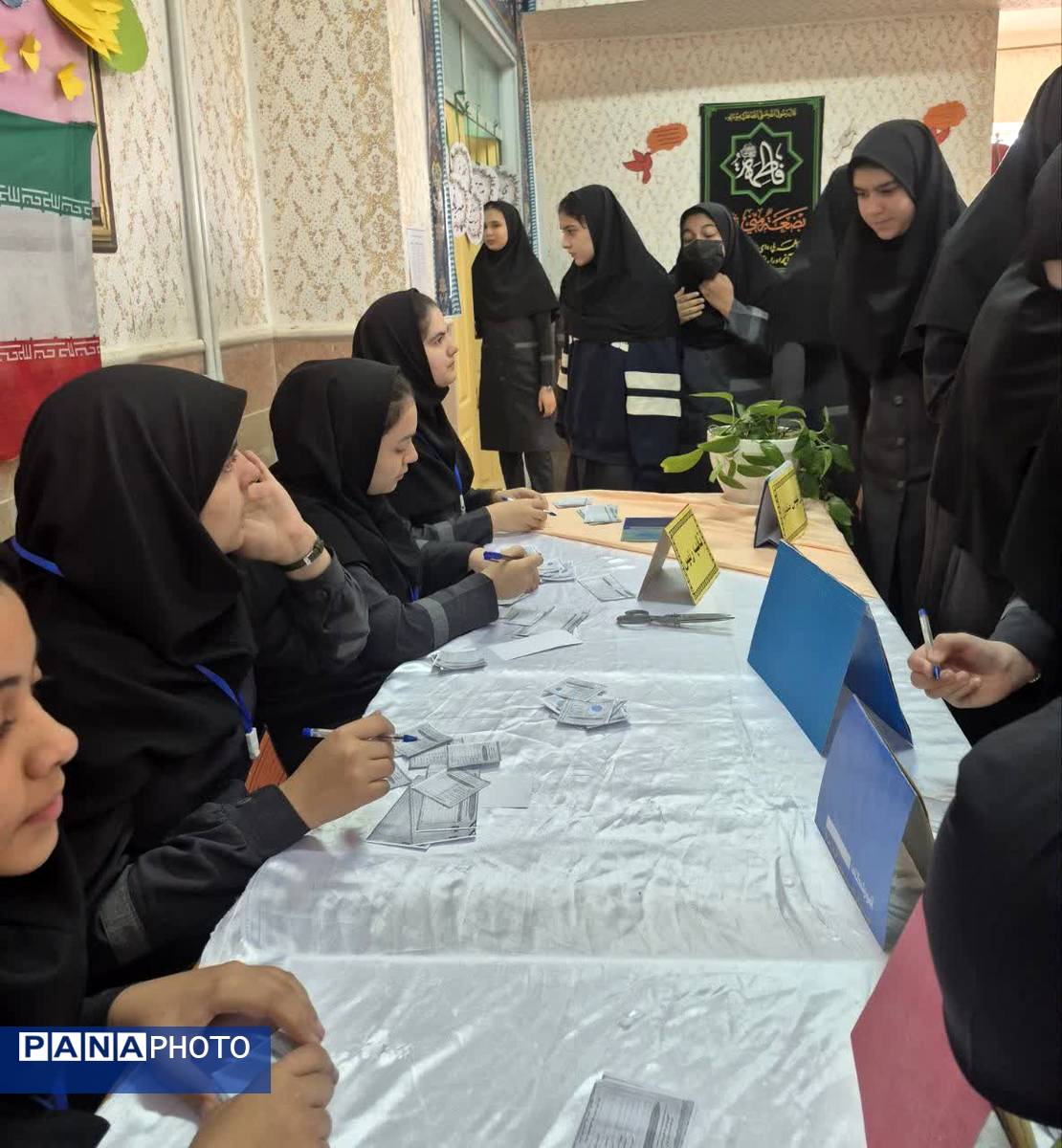 انتخابات شورای دانش‌آموزی در مدرسه سمانه شهرستان مروست 