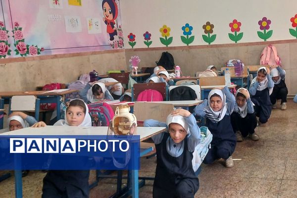 مانور تخلیه اضطراری و آمادگی برای لحظات بحرانی در مدرسه معراج بهارستان‌دو