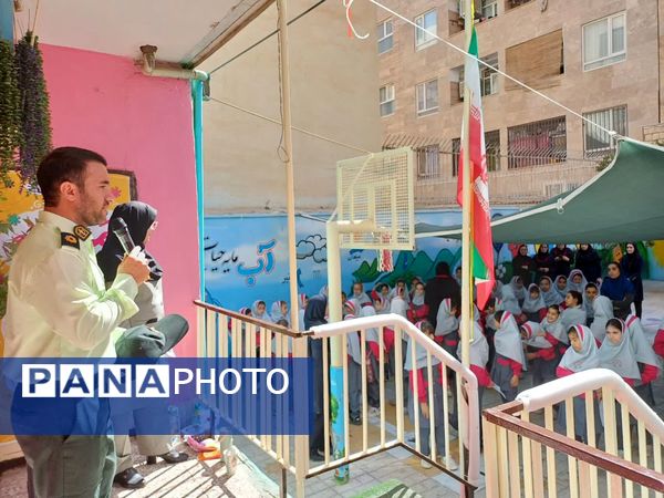 از دفتر مشق تا دفتر امنیت درسِ زندگی از زبان ناجا در دبستان سارا