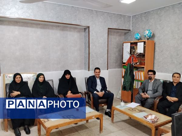 بازدید سرگروه‌های آموزشی از مدارس خاتم