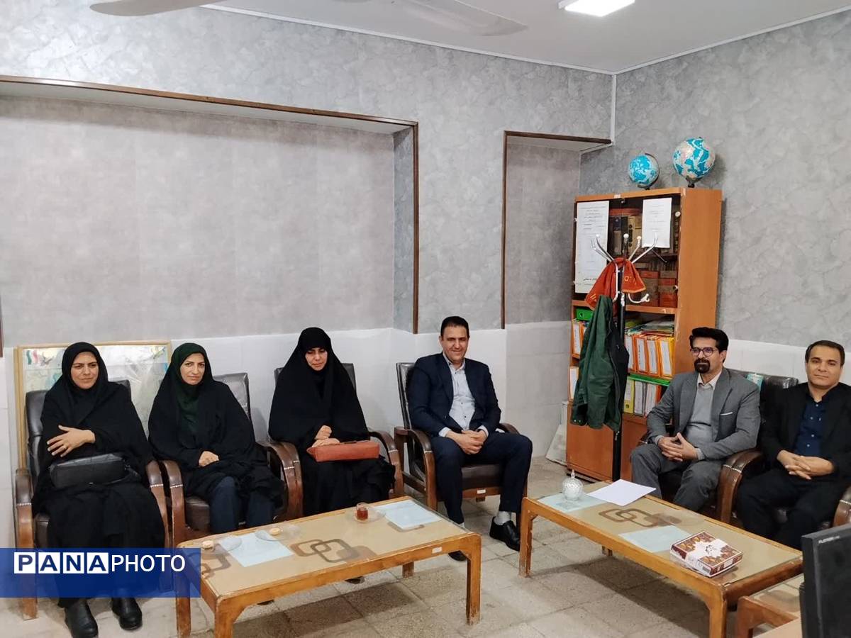 بازدید سرگروه‌های آموزشی از مدارس خاتم