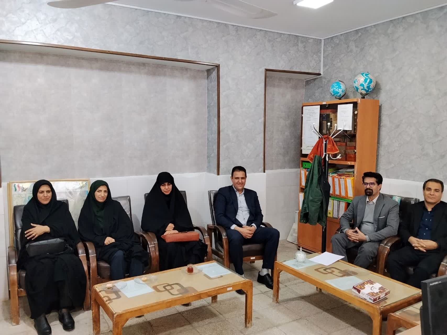 بازدید سرگروه‌های آموزشی از مدارس خاتم