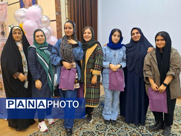گرامیداشت معلمان و فارغ‌التحصیلان در دبیرستان شهید بابایی