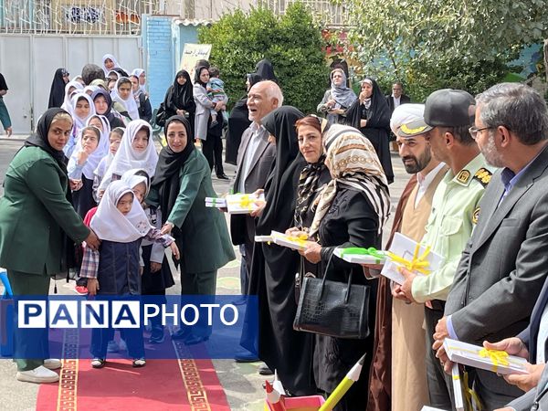 آیین نواختن زنگ مهر در آموزشگاه استثنایی ایثار ناحیه دو مشهد 