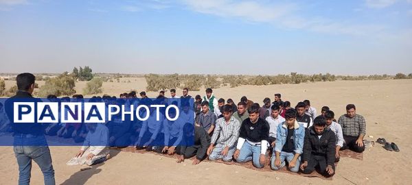 اقامه نماز باران در دل کویر توسط دانش‌آموزان هنرستان شهید رجایی زارچ