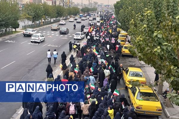 حضور دانش آموزان اسلامشهری در راهپیمایی ۱۳ آبان